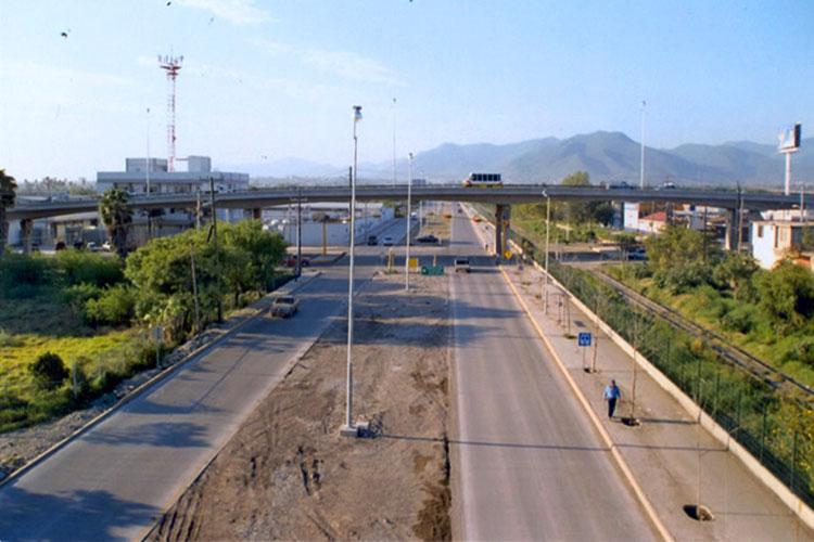 Desmantelan ladrones el eje vial
