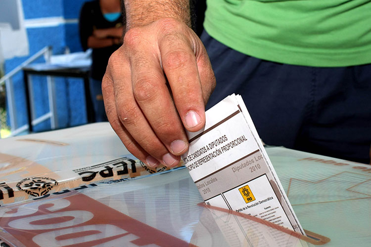 A comicios con árbitros débiles