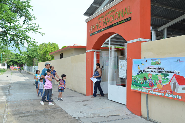 Roban equipo tecnológico en mil Escuelas de Tamaulipas