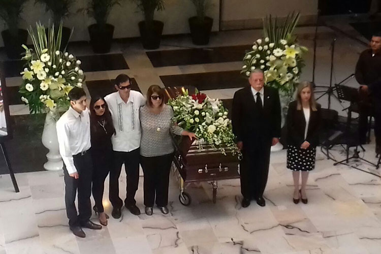 Calurosa y sentida despedida al Filósofo de Güemez
