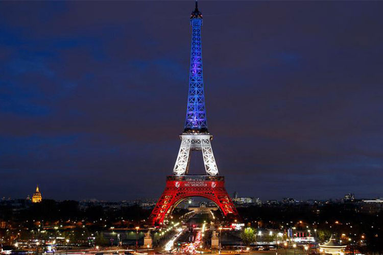 Francia golpeada por varios frentes