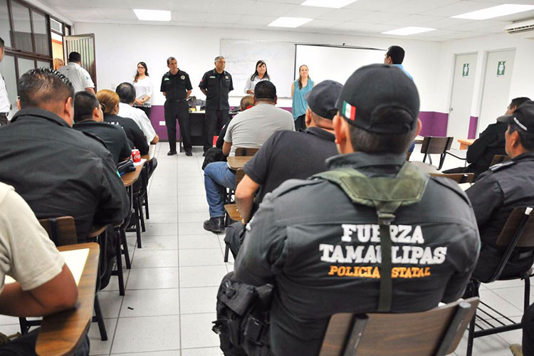 Capacitan a policías para dar auxilio psicológico víctimas