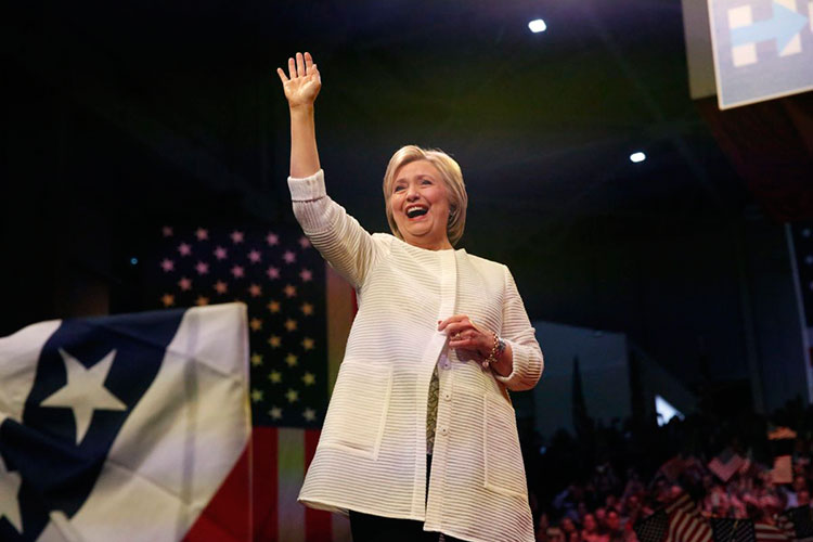 Clinton gana California; Primera candidata presidencial en EEUU