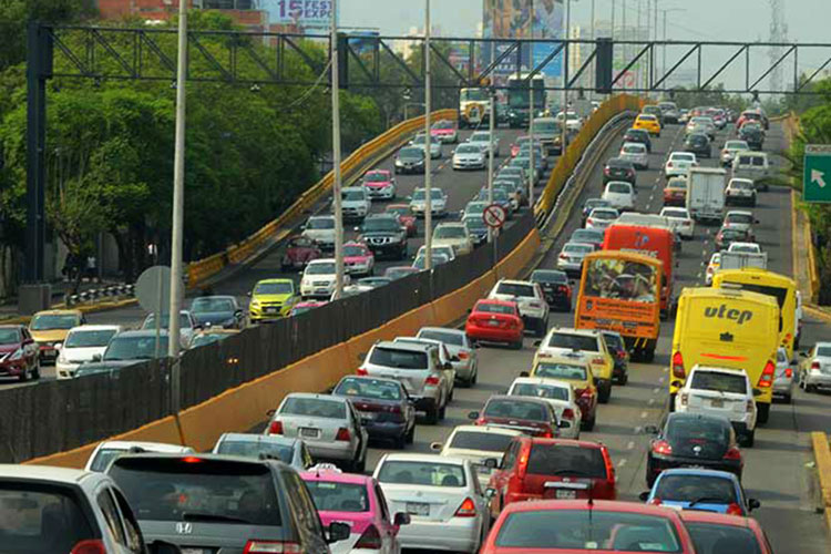 Este viernes no circulan vehículos con engomado azul y permisos
