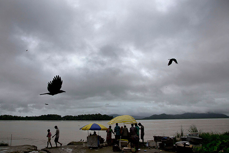 Mueren 74 personas fulminadas por rayos en India