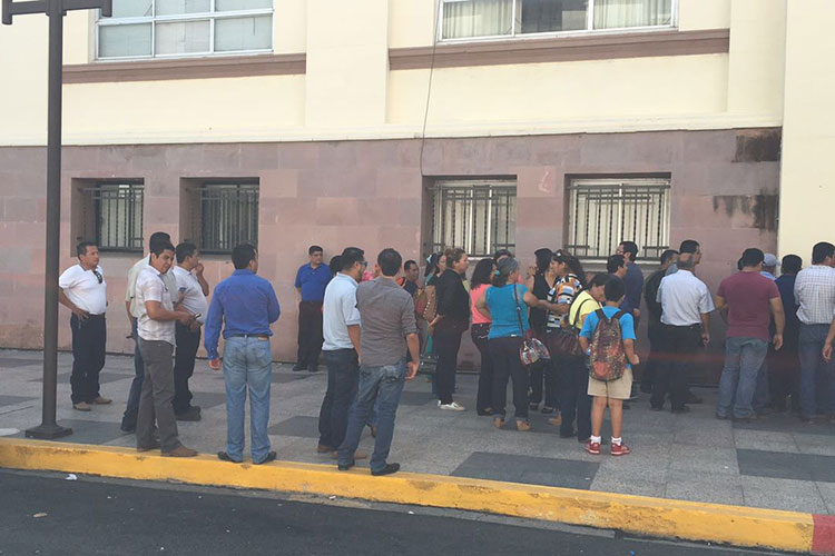 Exigen docentes del COBAT saldar deuda de hace seis años