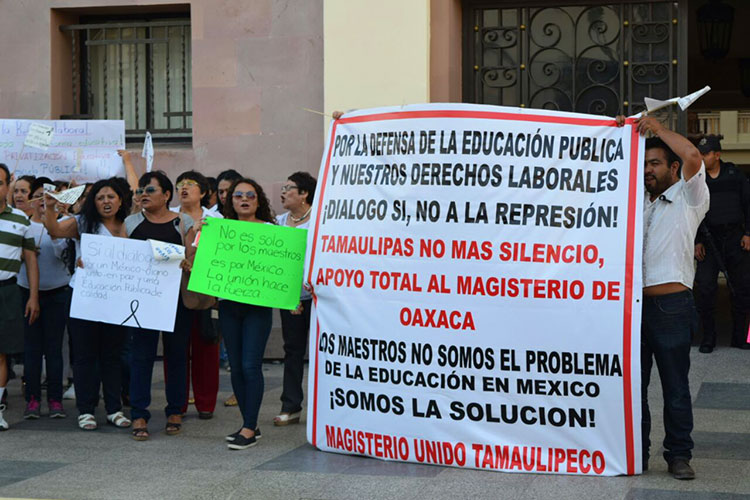 Marchan en Victoria maestros por Oaxaca y en defensa de sus derechos