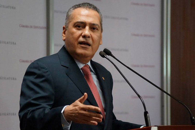 Renuncia Beltrones a presidencia del PRI