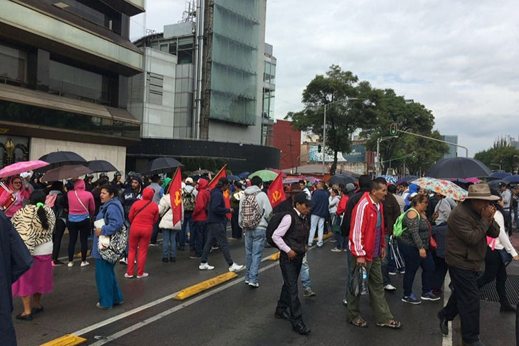 Integrantes de CNTE realizan marcha en CDMX; bloquean la Chapultepec