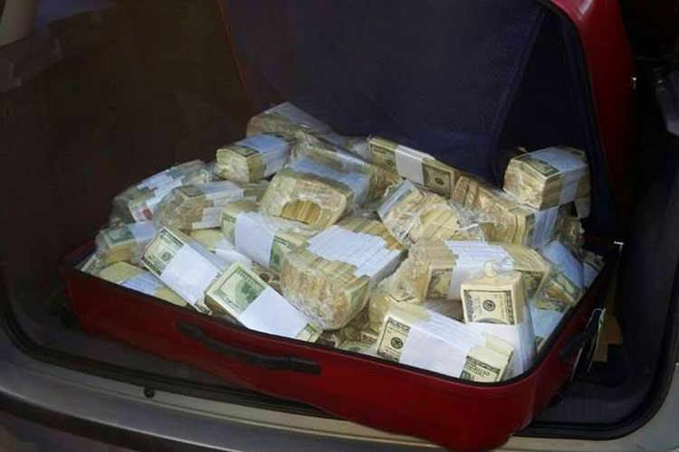 millones-de-dolares-ex-ministro-entrerrando