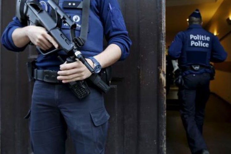 Caen 12 sospechosos de terrorismo en Bélgica