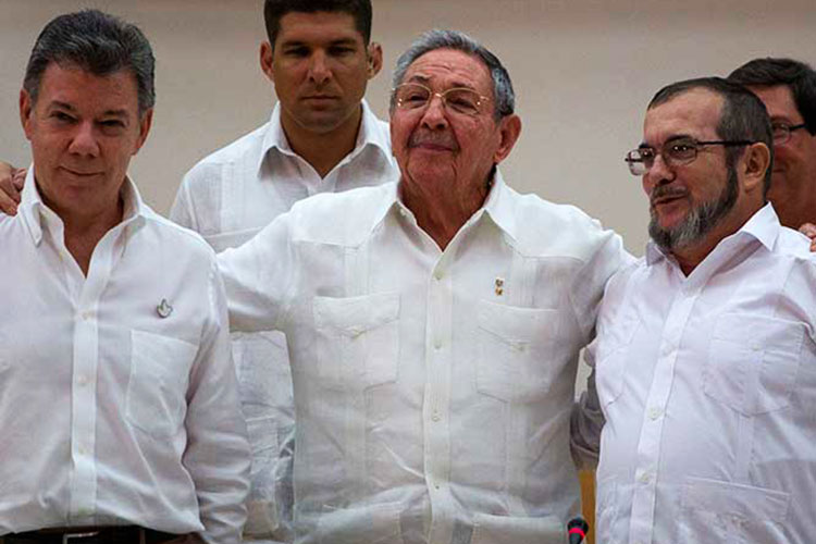 Firma Colombia y las FARC histórico acuerdo de cese al fuego
