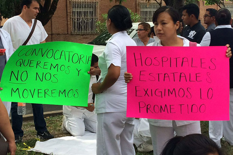 Exigen a Salud que cumpla entrega de plazas