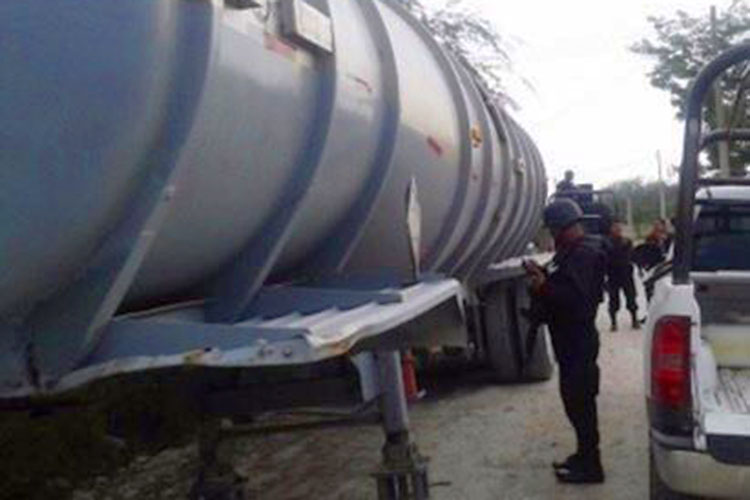 Localiza PE tanque-remolque con 40 mil litros de carburante