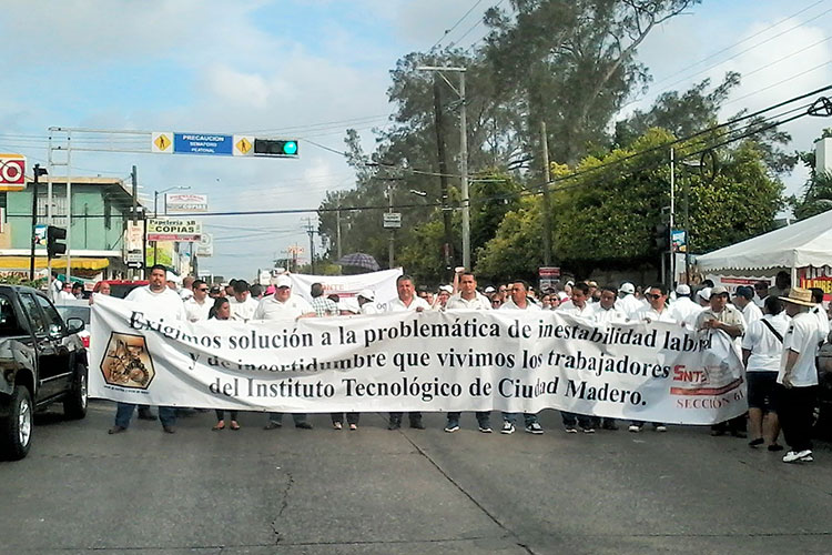 Ahora protestan maestros del Tec de Madero con una marcha