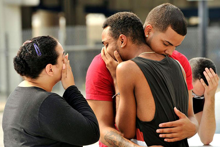Pistas arrojan un perfil más complejo del asesino de Orlando