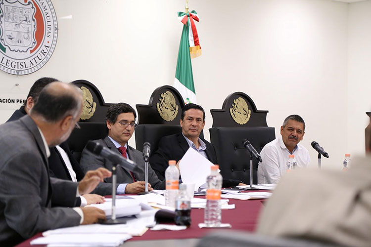 Cena de Negros Agarrar el pokemón…