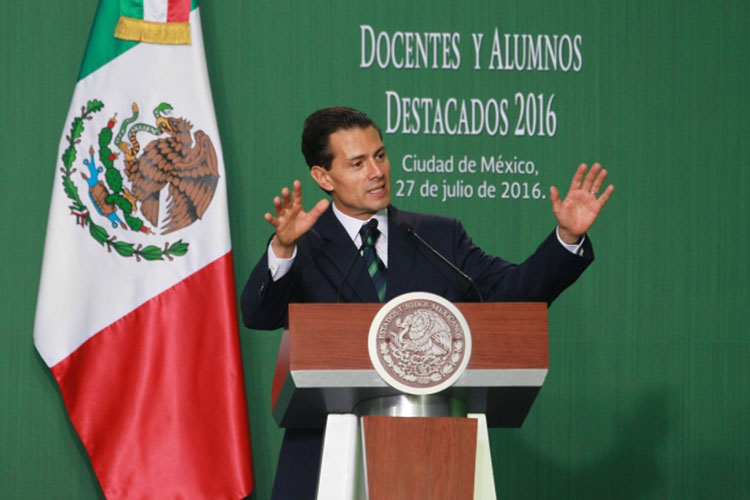Nuevo modelo educativo es una imposición: EPN