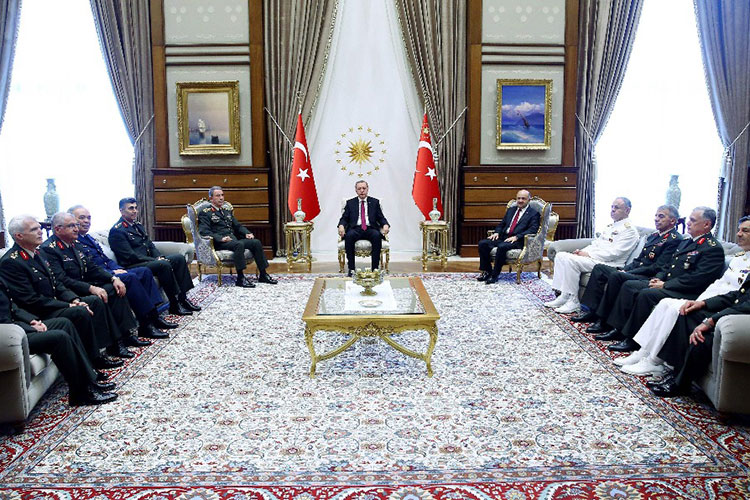 Detienen en Turquía a 3 industriales tras intento de golpe