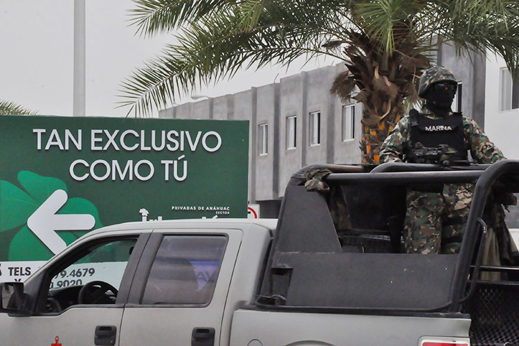 Operativo militar: multan y aseguran vehículos