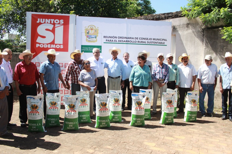 Entrega Municipio Semilla Mejorada a productores del sector social