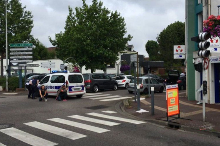 EI afirma que atacantes de iglesia en Francia eran sus “soldados”