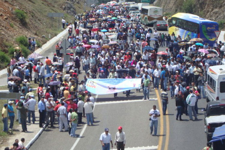 SEP a la CNTE: no se excluyan; siguen bloqueos