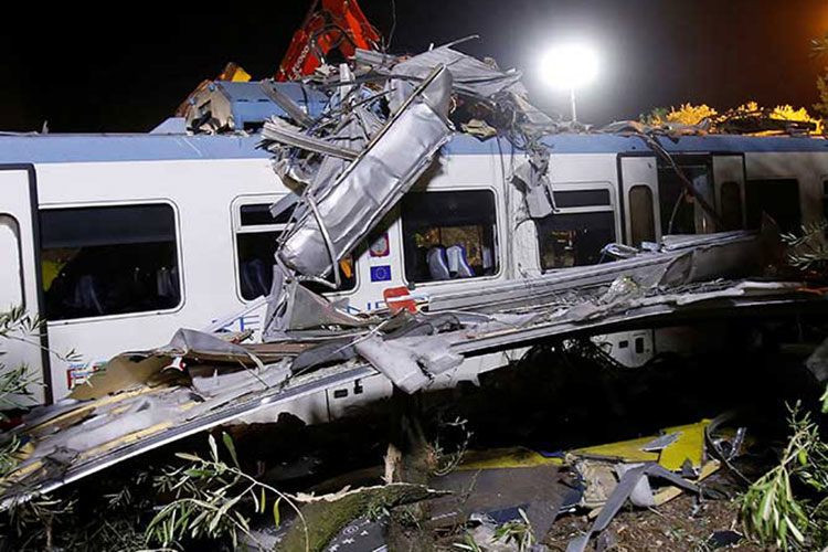 Sube a 27 el número de muertos por choque de trenes en Italia