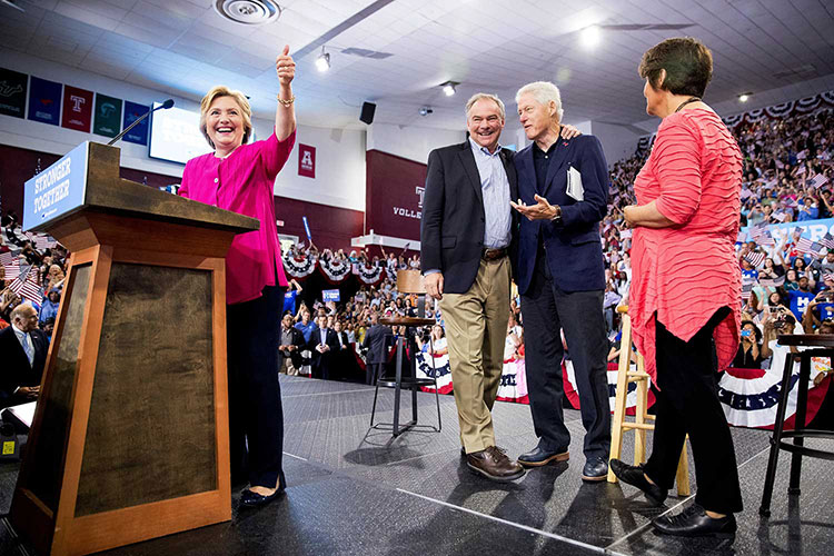 Clinton y Kaine realizan primer acto de campaña
