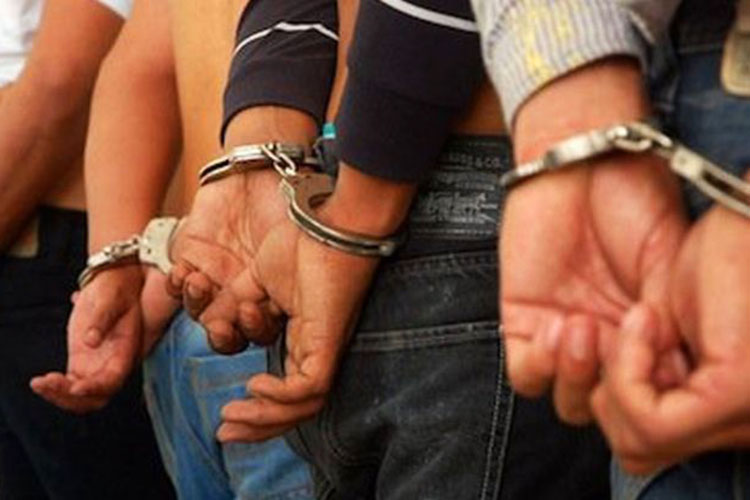 Detienen a 3 por tráfico de personas en Mainero