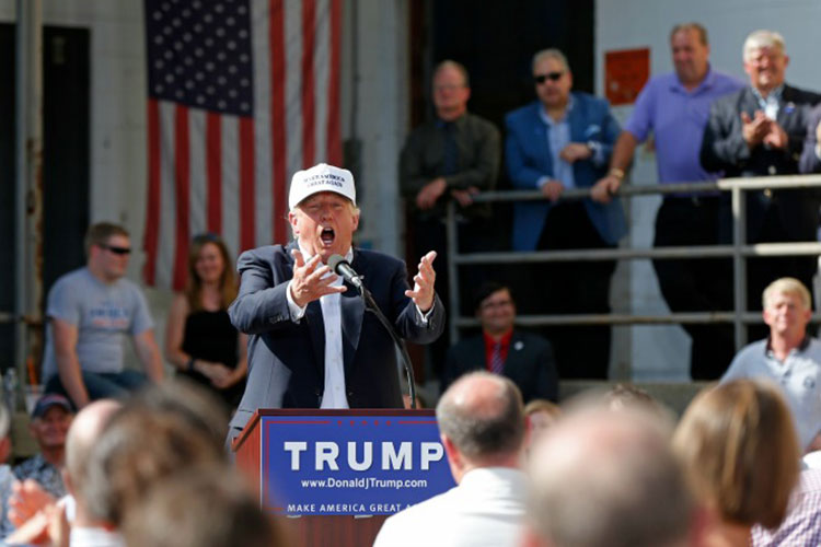 Entre risas, Trump acusa a México de ‘planear’ ataque