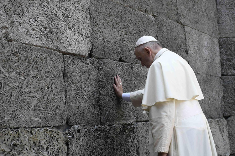 “Señor, perdón por tanta crueldad”: El Papa en Auschwitz