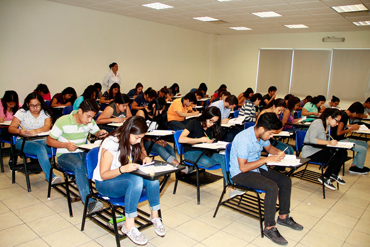 Más de 10 mil aspirantes presentan examen de admisión en la UAT