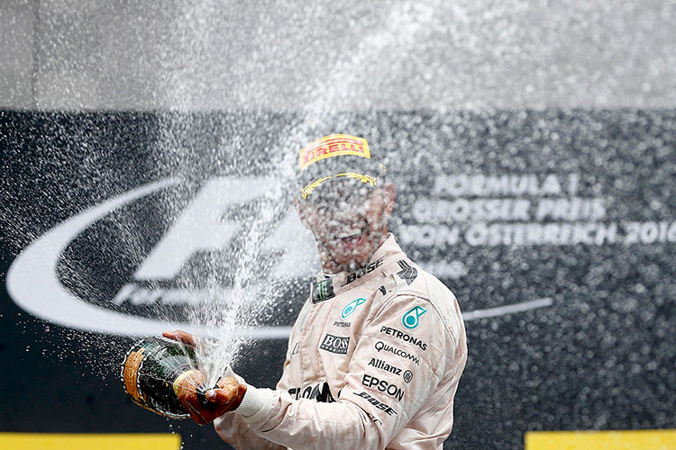 Hamilton arrebata triunfo a Rosberg en GP de Austria