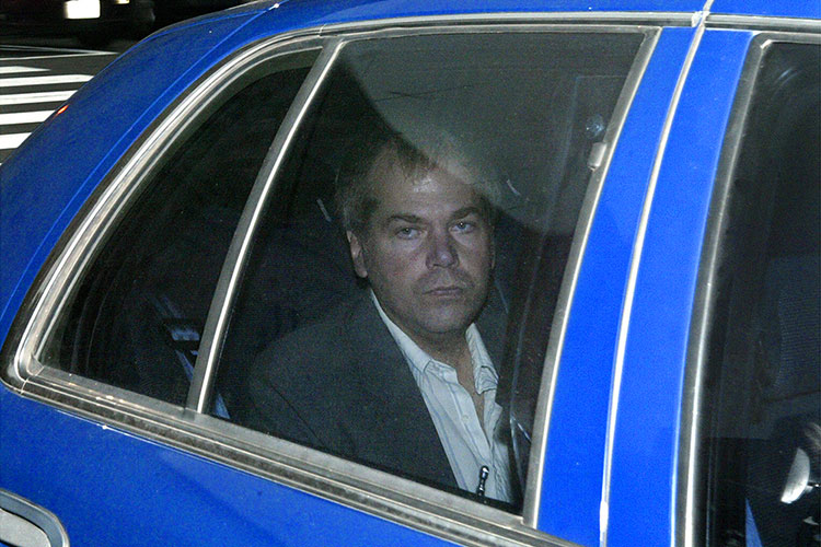 EU ordena liberar a hombre que atentó contra Ronald Reagan