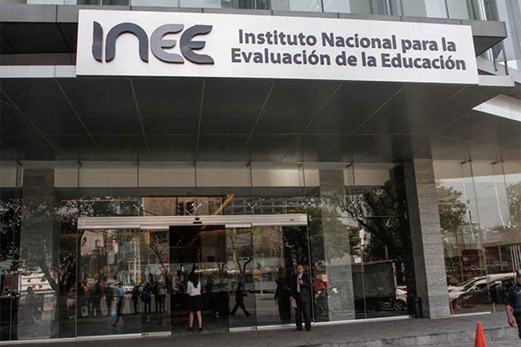 Ahora otro frente: INEE contra SEP