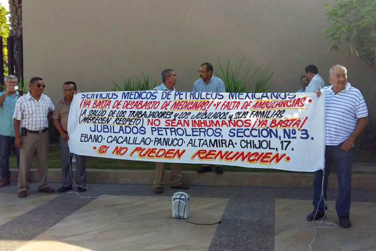 jubilados protestan hospital regional pemex 1