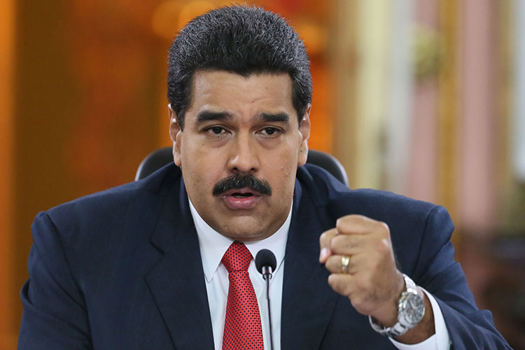 Anuncia Maduro mando militar de puertos en Venezuela