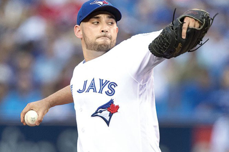 Marco Estrada retoma la actividad sin fortuna