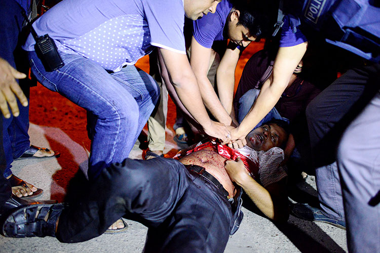 Asalto yihadista en Bangladesh deja 28 muertos