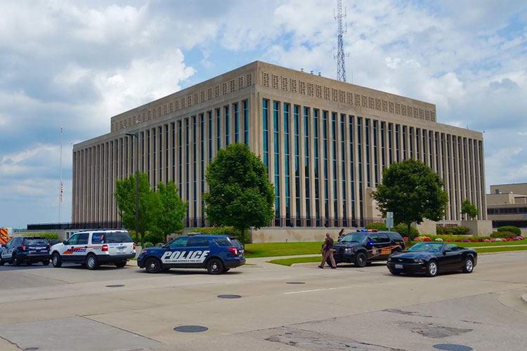 Reportan tiroteo en juzgados de Michigan; al menos 3 muertos