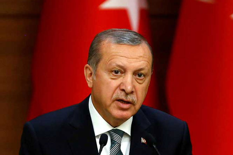 Erdogan propone que Fuerzas Armadas respondan a presidente