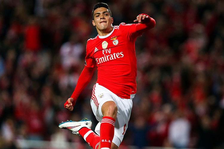 Raúl Jiménez sería la compra más cara del Benfica