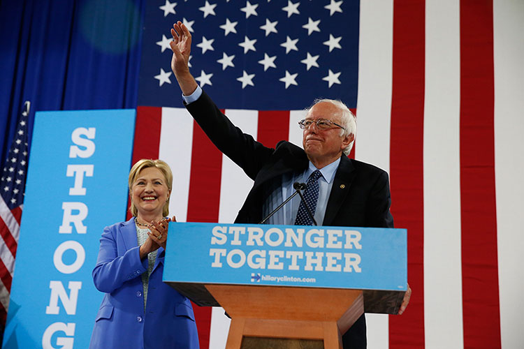 Bernie Sanders cierra filas con Hillary Clinton