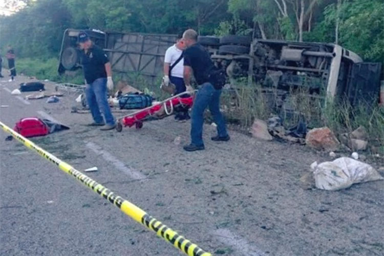 Vuelca autobús en Quintana Roo; Hay 9 muertos