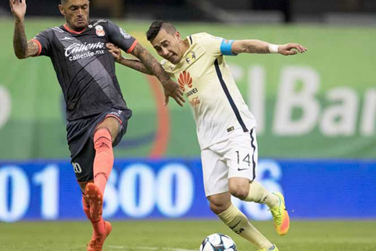Moisés Muñoz salva al América en el Azteca
