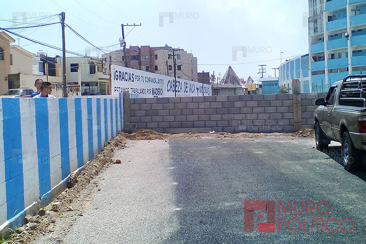 Construyen barda en plena calle; bloquean acceso a tres colonias