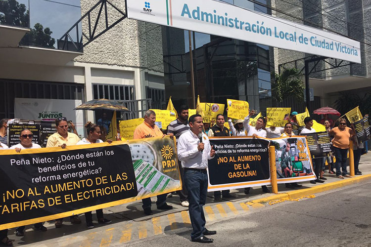 ‘Clausura’ PRD oficinas del SAT por incrementos en luz