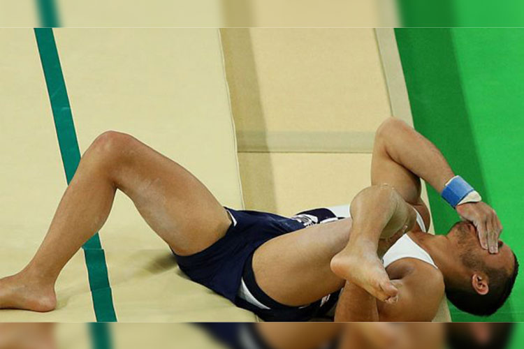 Gimnasta francés Samir Ait Said se rompe la pierna en una caída