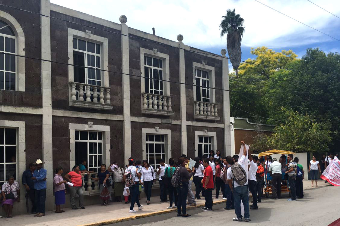 Toman Alcaldía de Jaumave integrantes de Antorcha Campesina